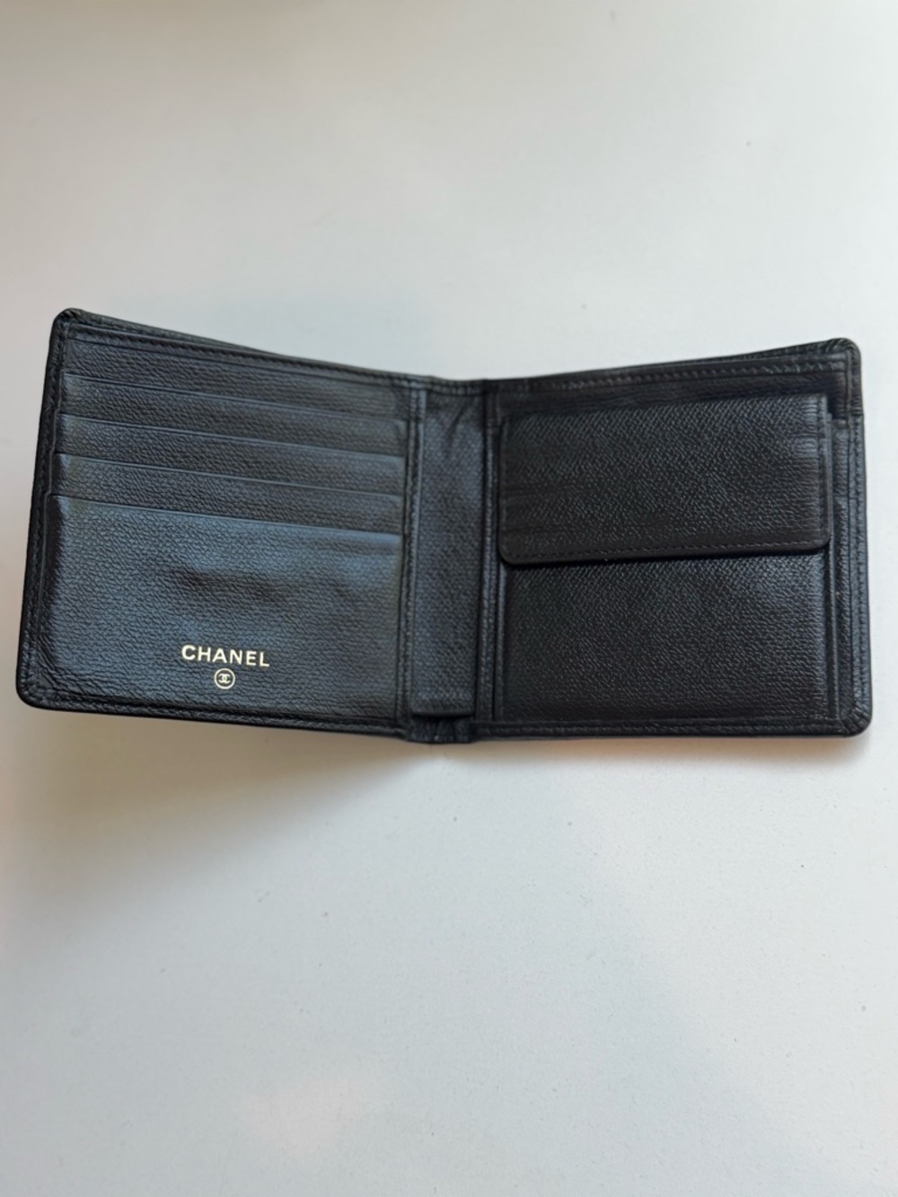 Chanel ‘Coco Button Bifold Wallet’ - Picture 3 of 8